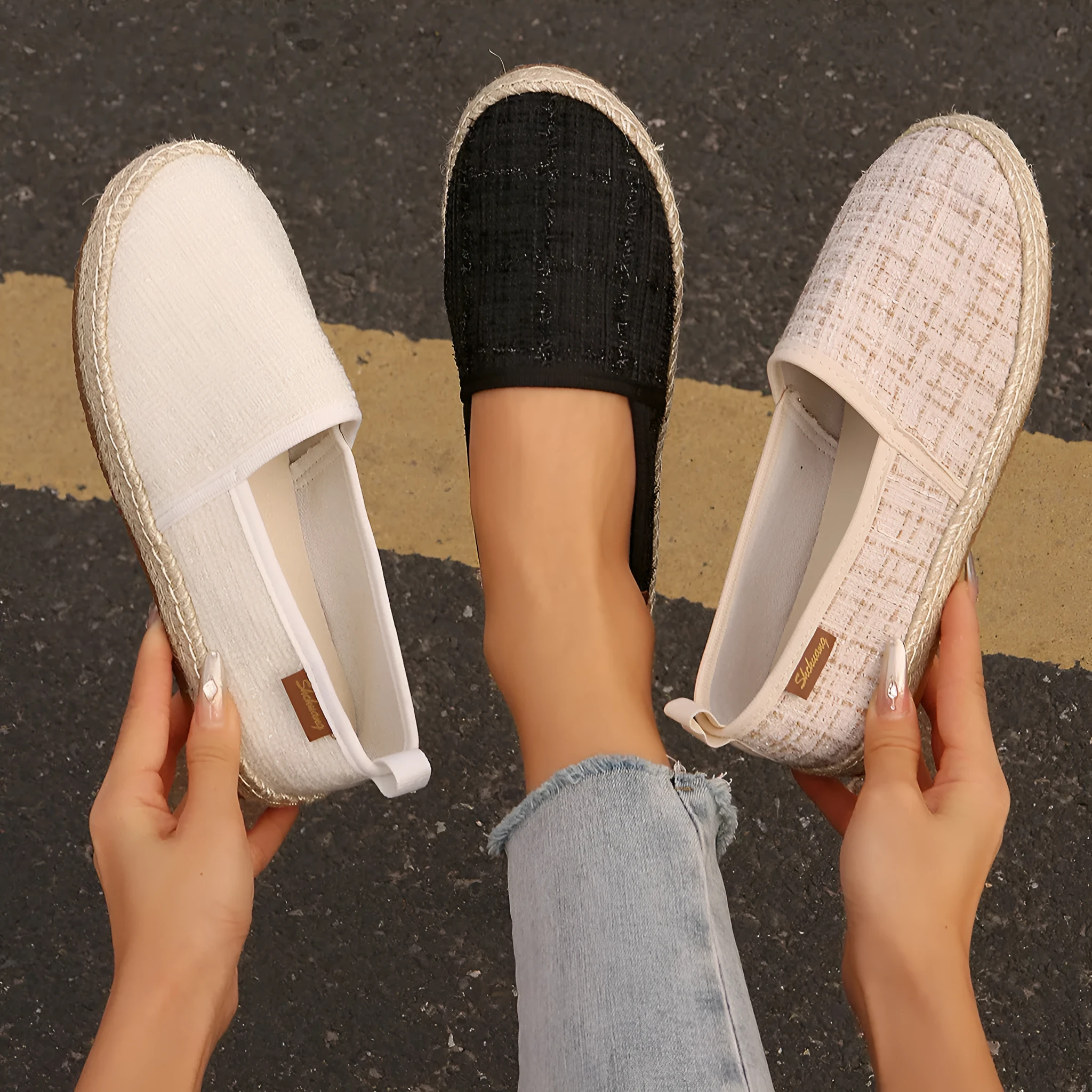 Casual rope-bottom fisherman shoes in canvas with flat heel and round toe