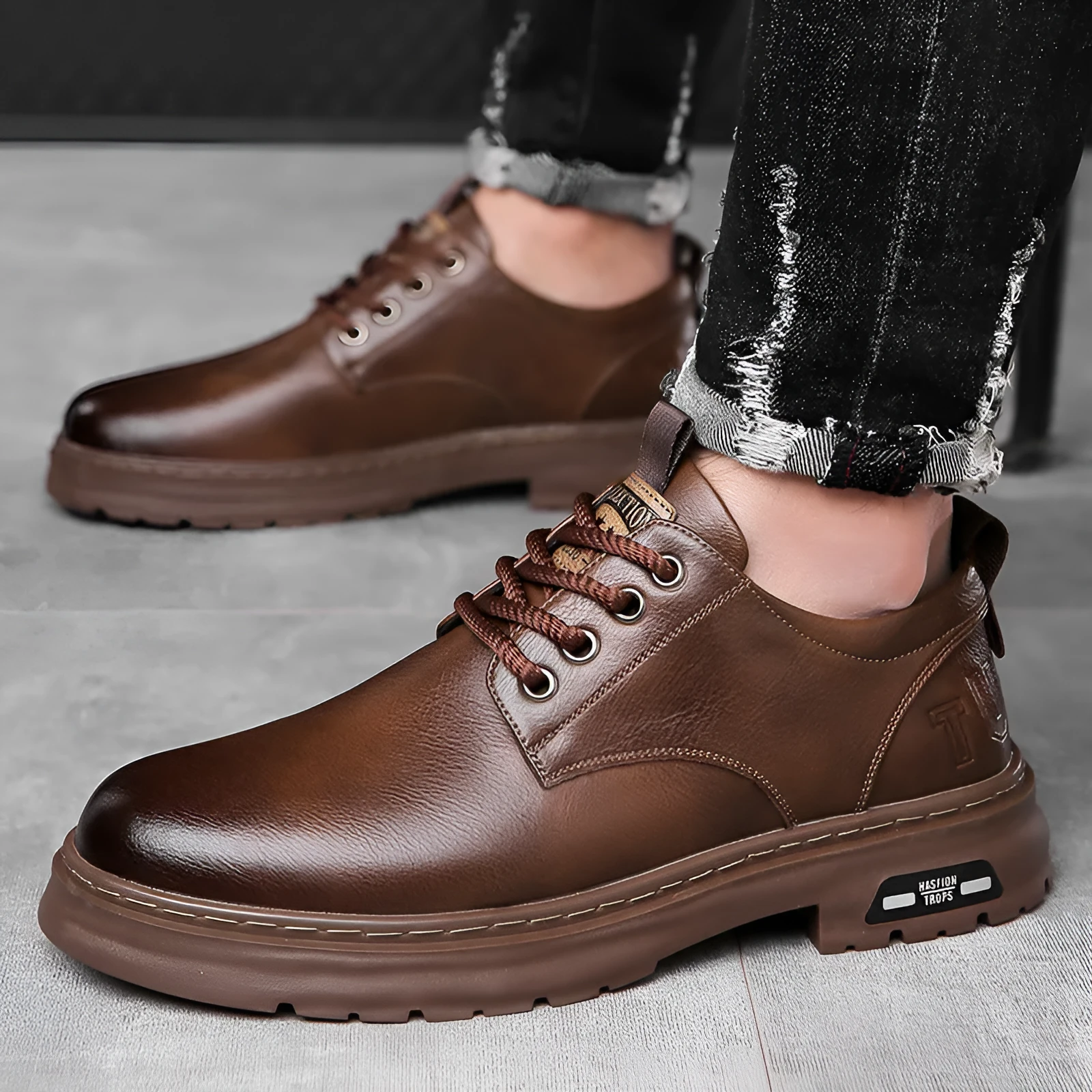 Retro men's casual leather-style shoes in black with round toe and visible stitching