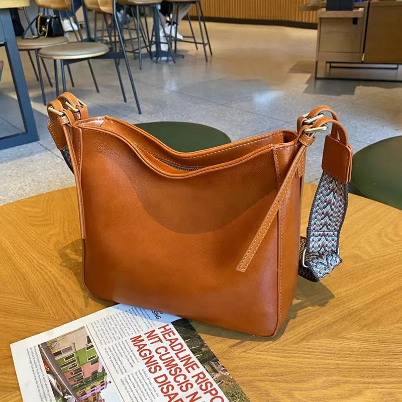 Genuine leather women's shoulder messenger bag in urban simplicity style with multiple internal compartments