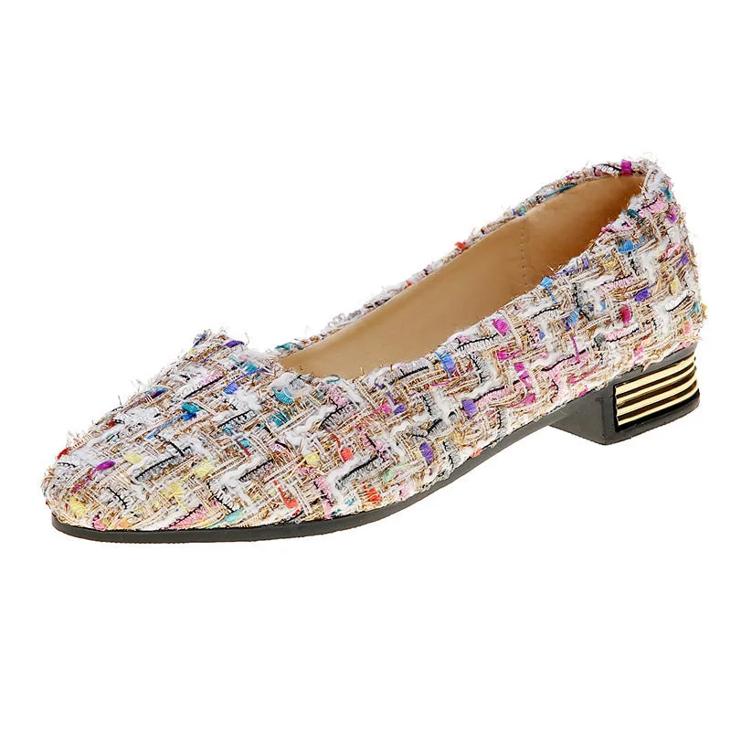 Women's low-cut canvas shoes with pointed toe and floral pattern in black or white colour options