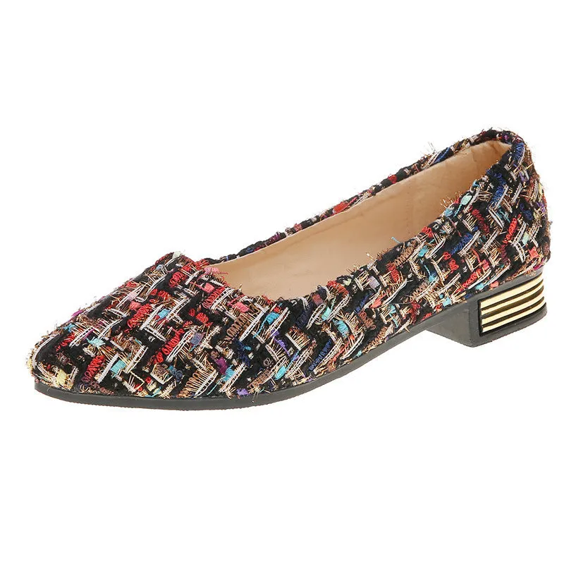 Women's low-cut canvas shoes with pointed toe and floral pattern in black or white colour options