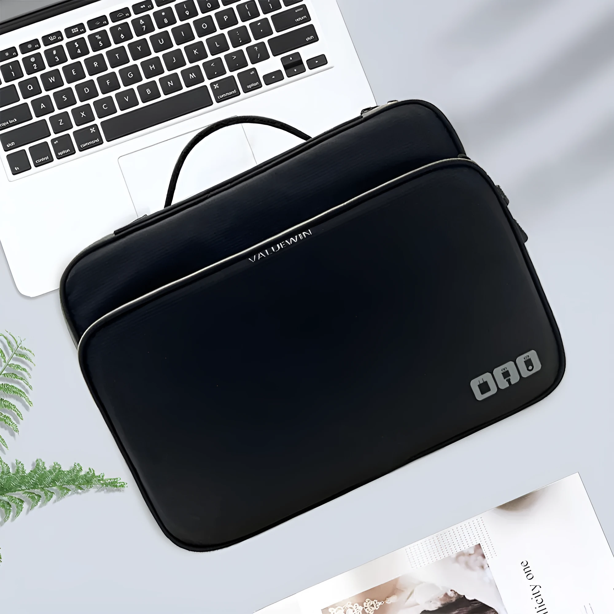Three-layer polyester travel storage bag with waterproof construction for business travel organisation