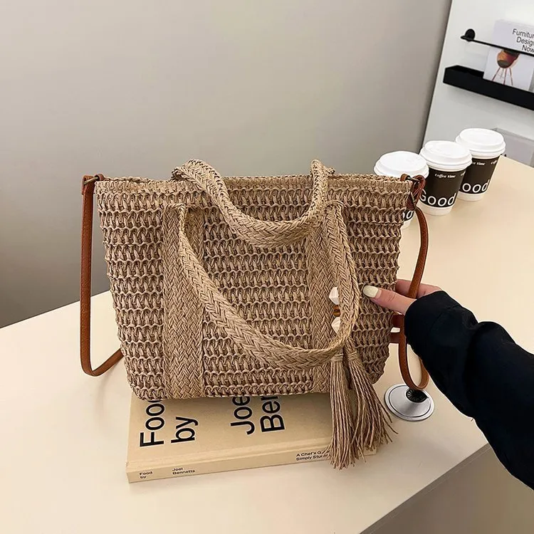 Women's straw crossbody shoulder bag in woven design with large capacity