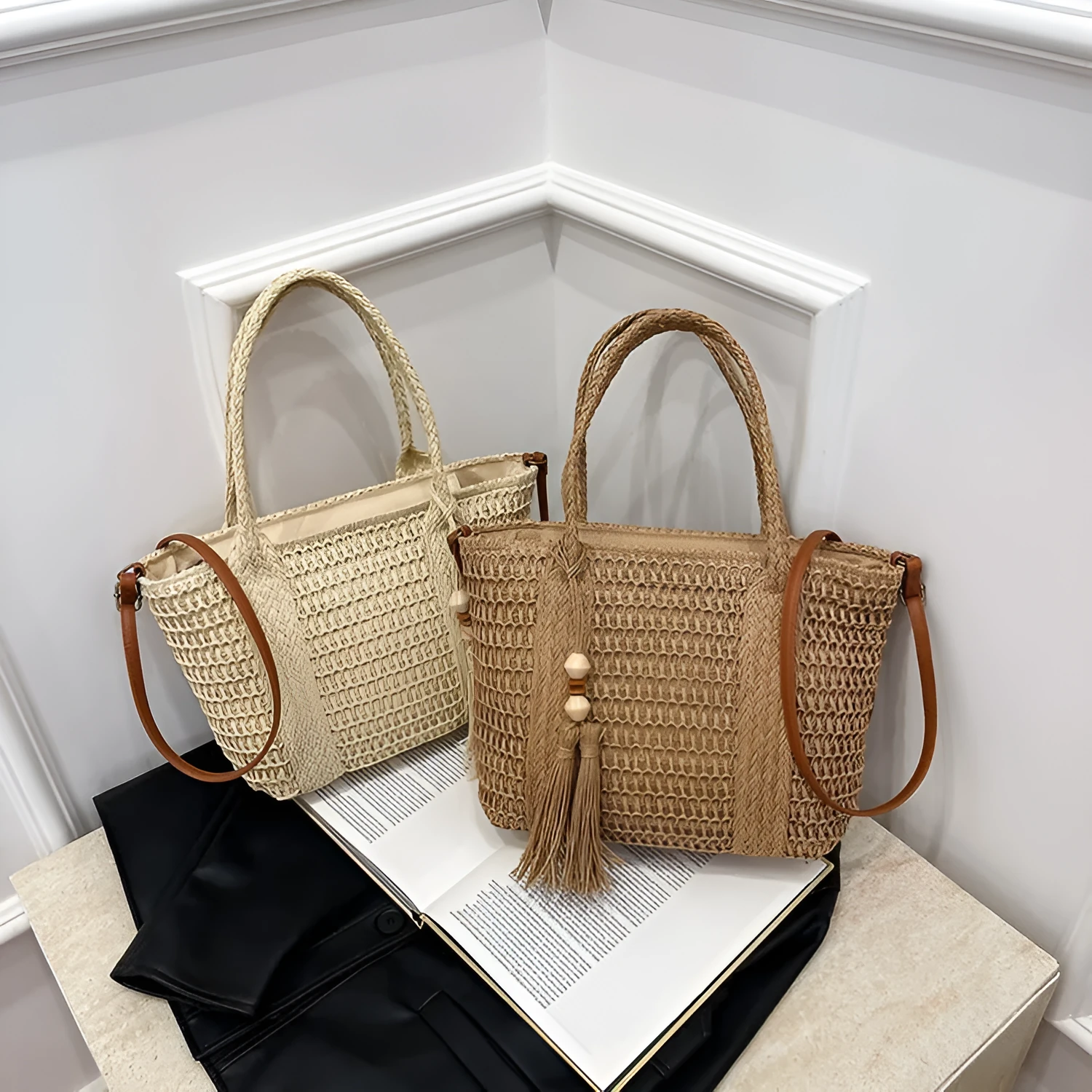 Women's straw crossbody shoulder bag in woven design with large capacity