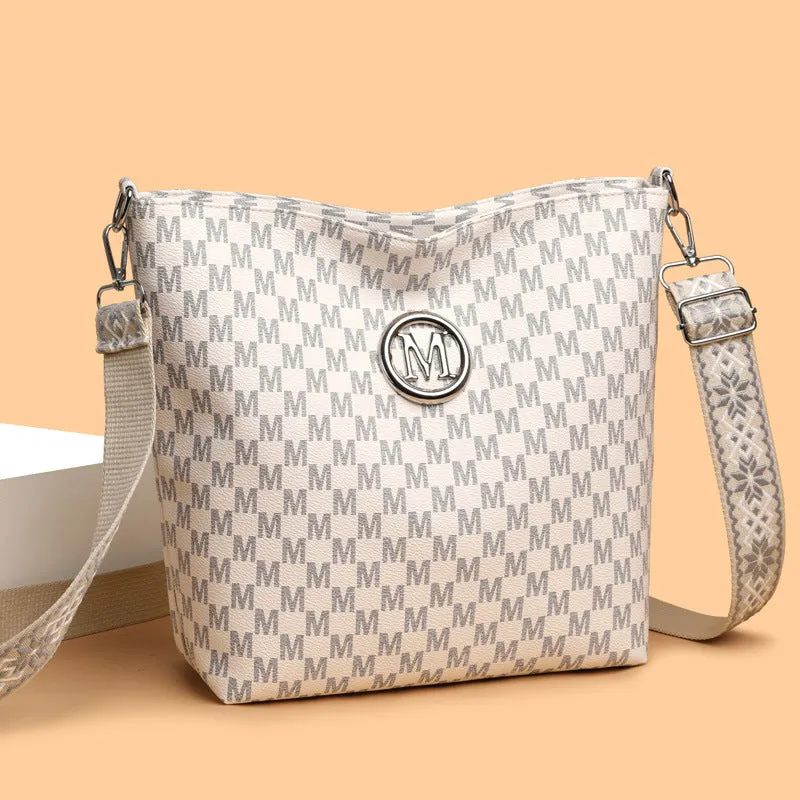 Retro dumpling-shaped fashion shoulder bag in PU material with zipper internal organisation