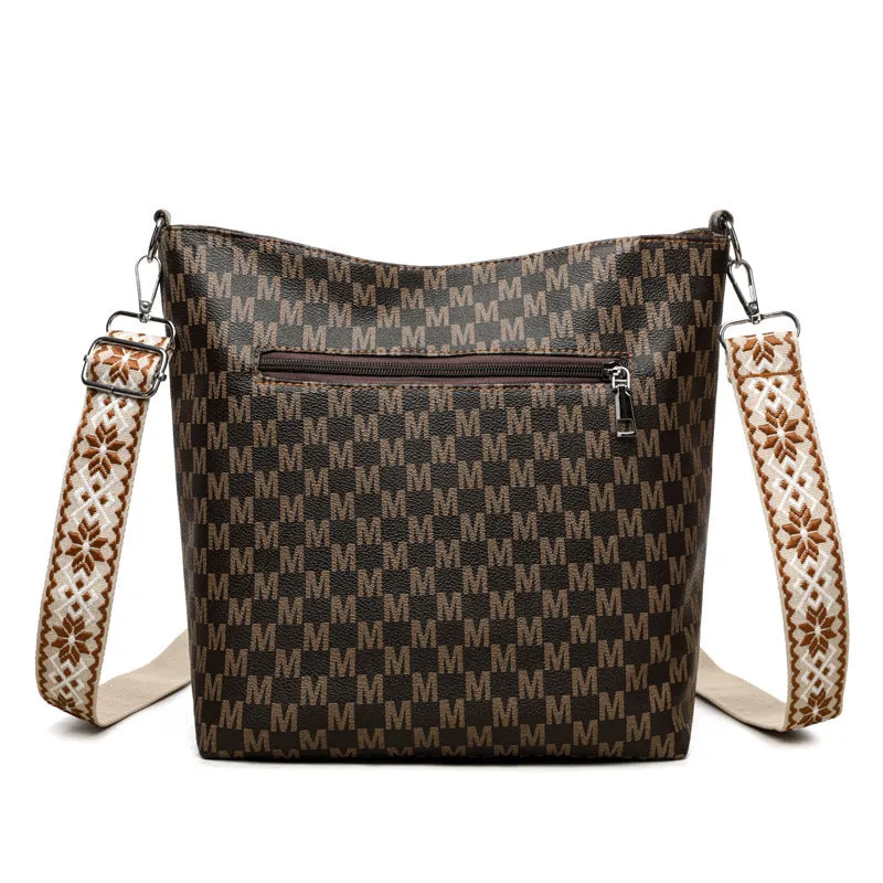 Retro dumpling-shaped fashion shoulder bag in PU material with zipper internal organisation