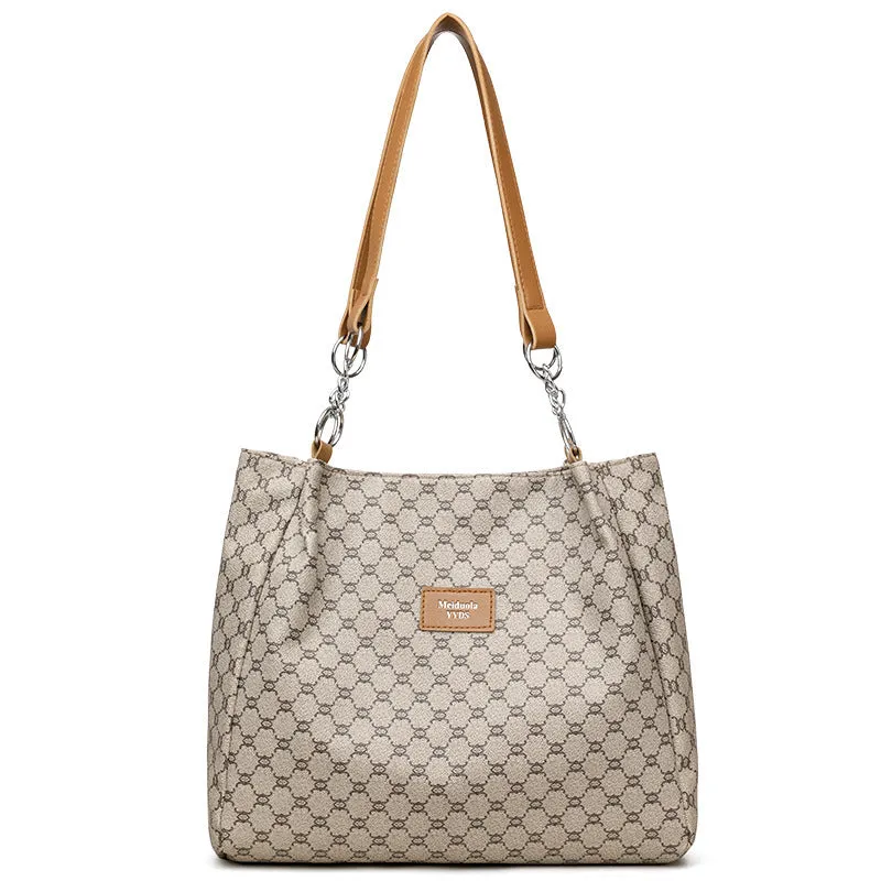 Retro women's handbag in soft brown PU leather with polyester lining.