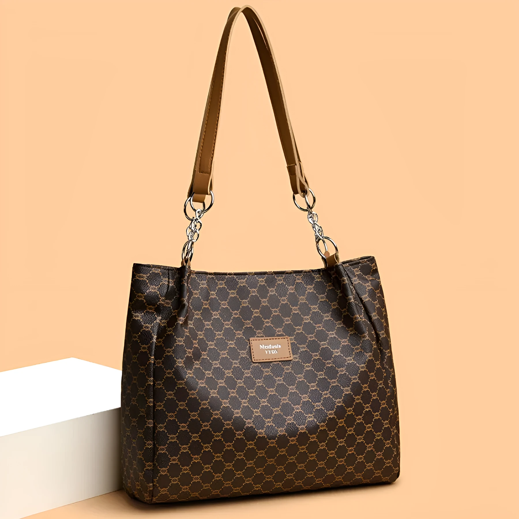 Retro women's handbag in soft brown PU leather with polyester lining.