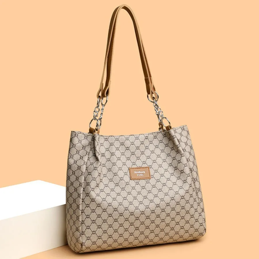 Retro women's handbag in soft brown PU leather with polyester lining.