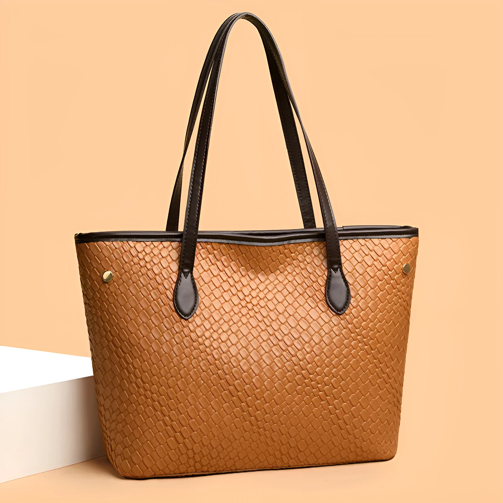 Retro commuter women's large capacity handbag in brown with horizontal square shape and sandwich pocket