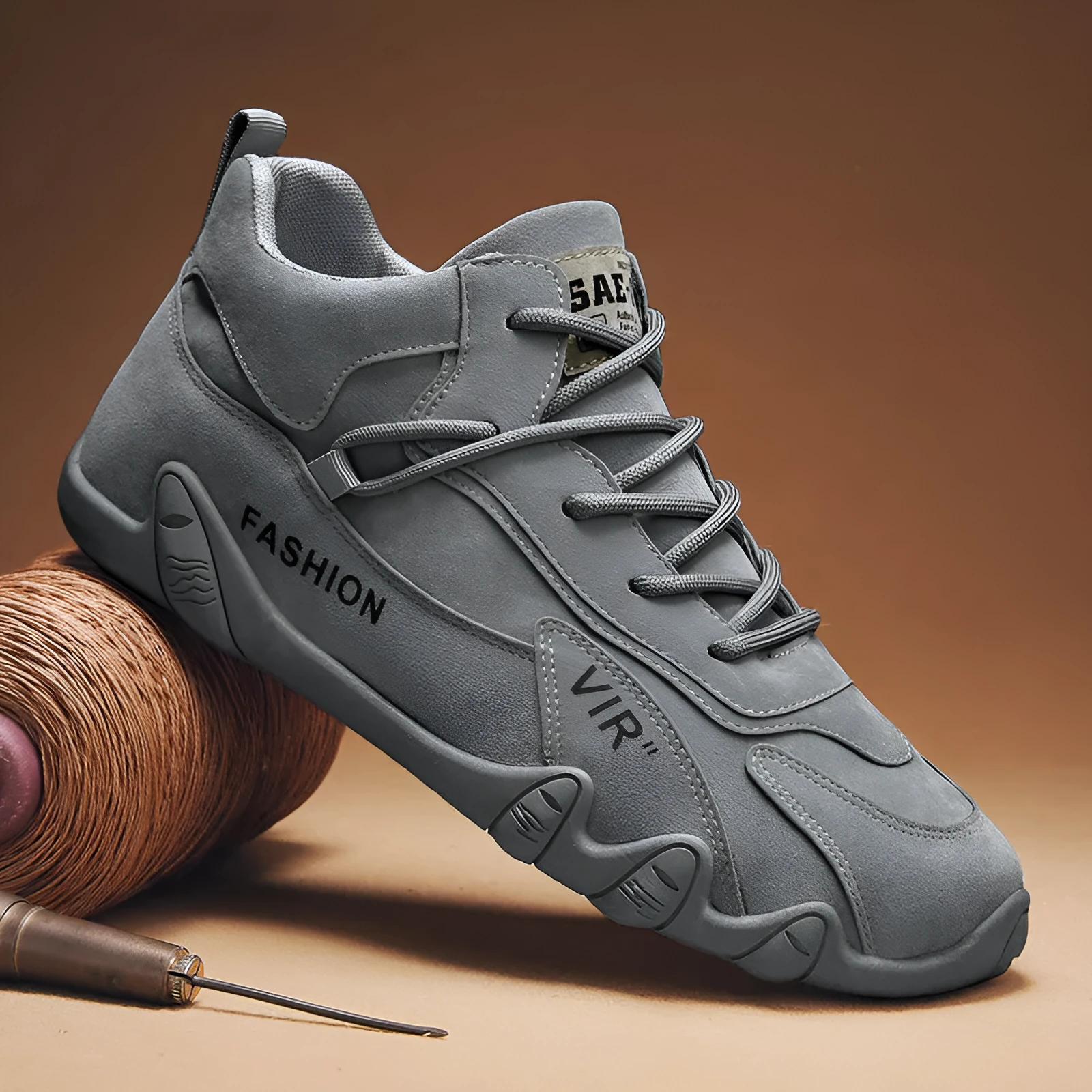 Men's grey low-cut casual shoes with synthetic leather upper and non-slip sole