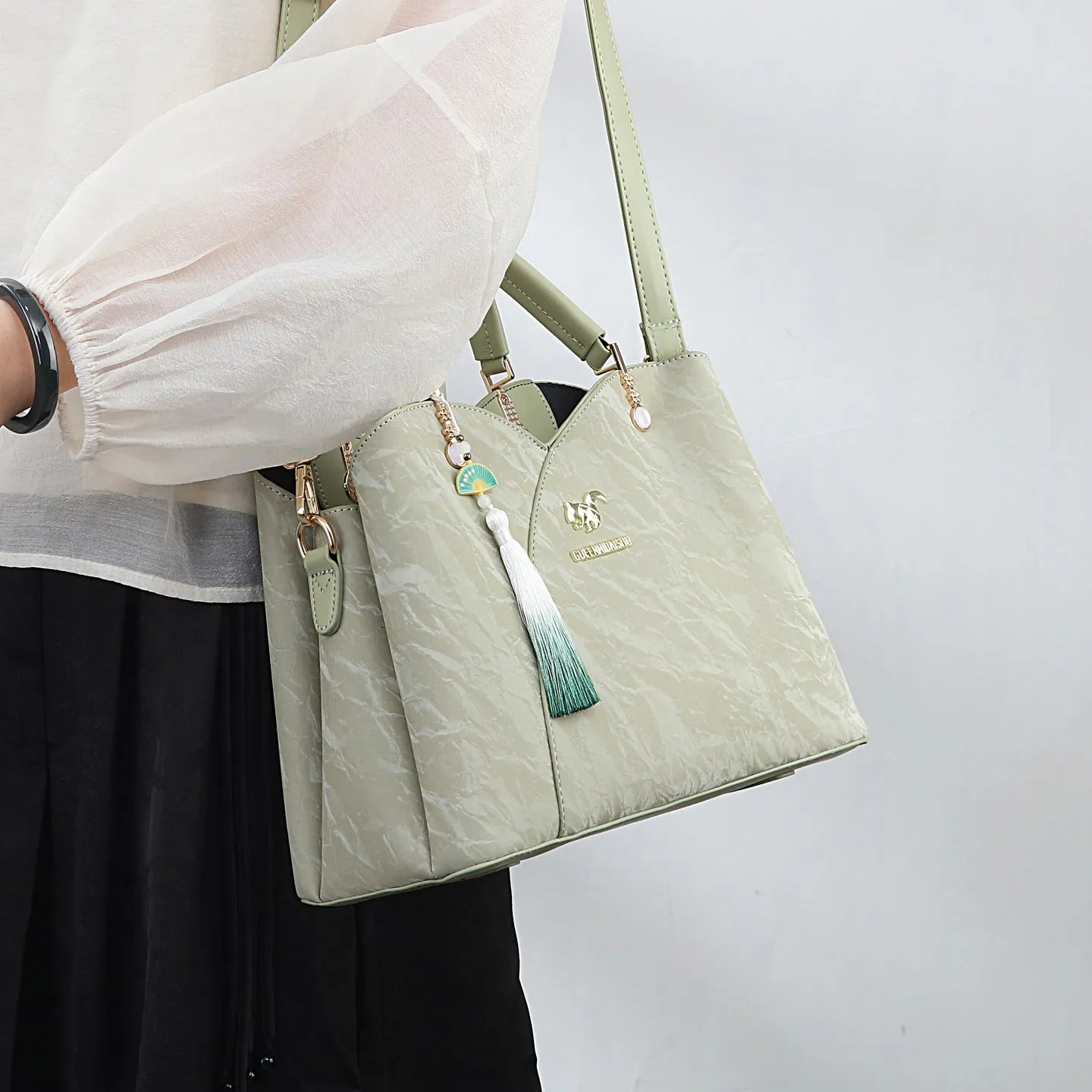 Women's soft PU leather messenger bag in horizontal square shape with urban simplicity styling
