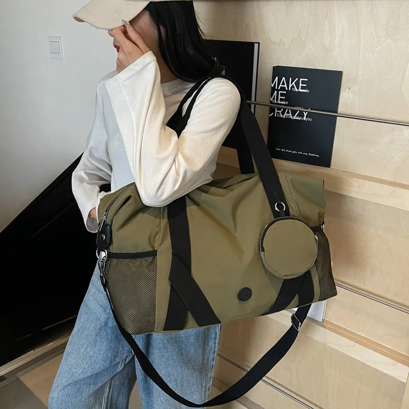 Lightweight black and green Oxford cloth gym bag with polyester lining.