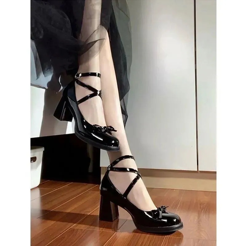 Black Mary Jane high heels with a round toe and 6.5cm stout rubber sole.