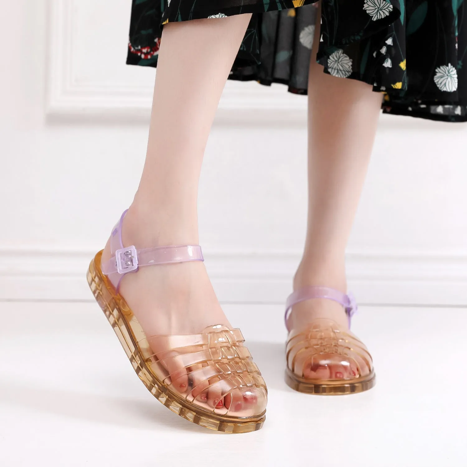 Women's hollowed-out beach flat sandals in PVC, round toe, available in black, yellow, khaki, and dark green