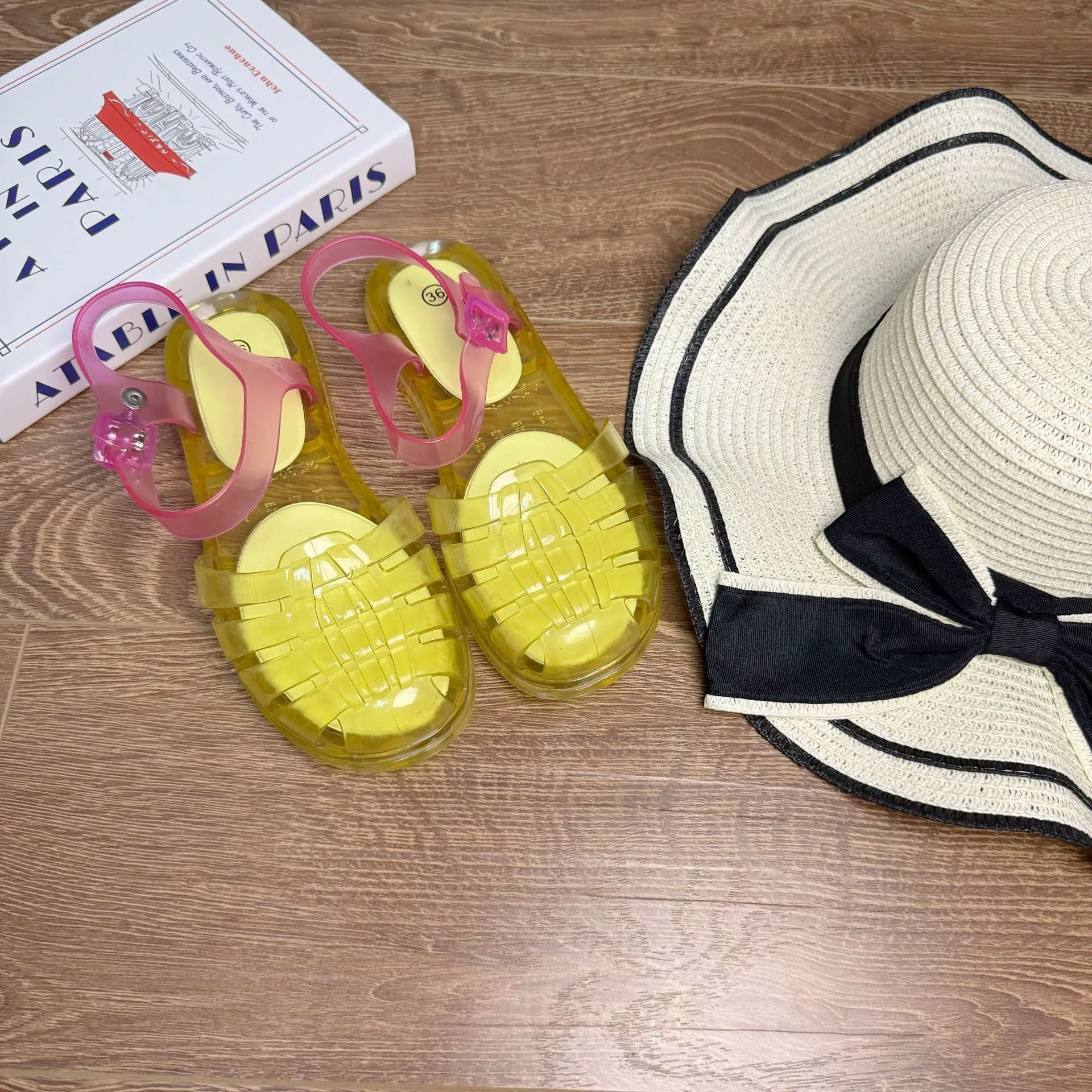 Women's hollowed-out beach flat sandals in PVC, round toe, available in black, yellow, khaki, and dark green