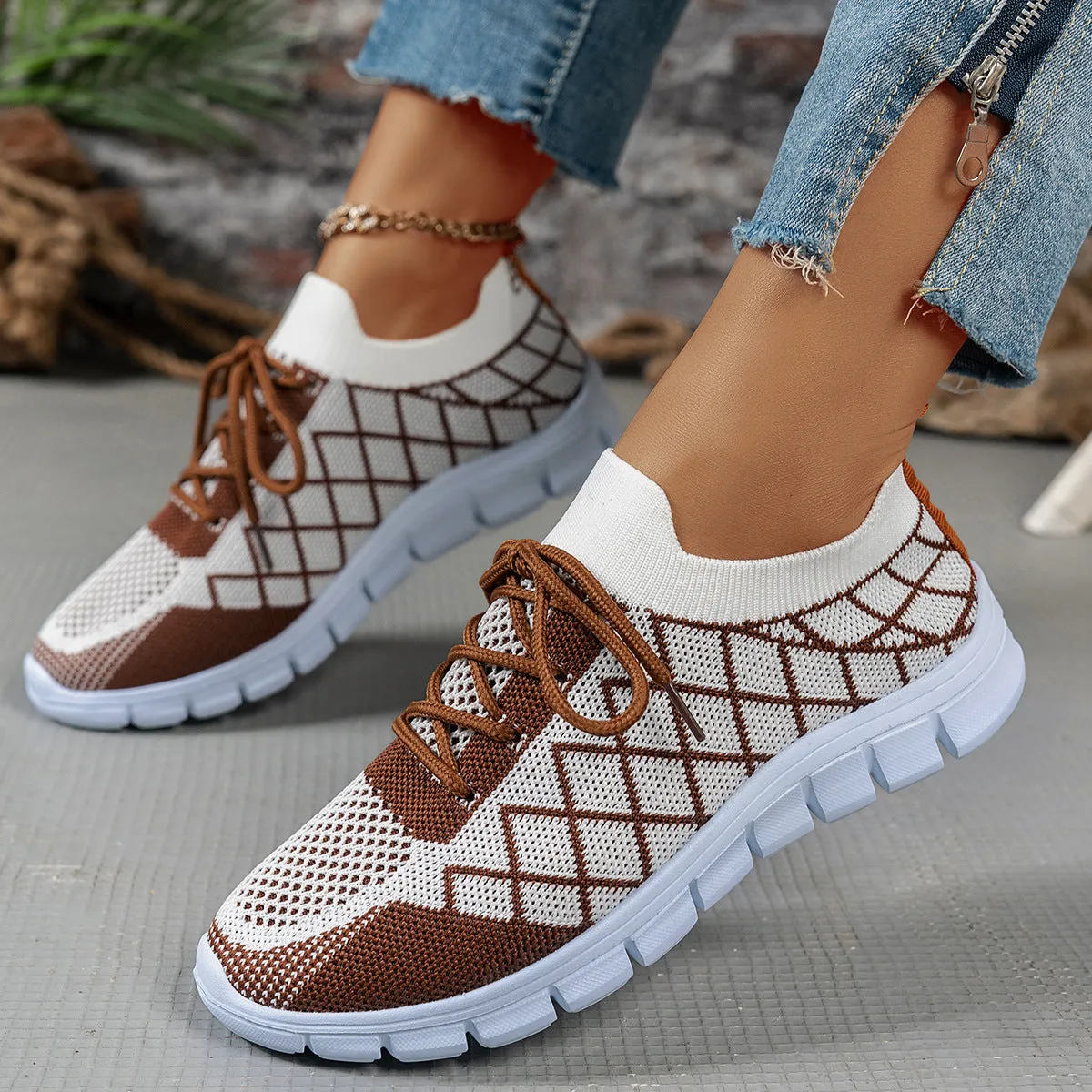 Women's colourblock plaid lace-up flyknit sneakers with breathable mesh upper and EVA sole in multiple colours