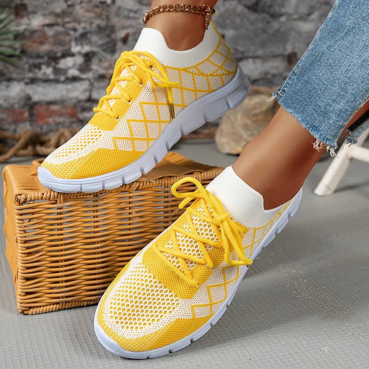 Women's colourblock plaid lace-up flyknit sneakers with breathable mesh upper and EVA sole in multiple colours