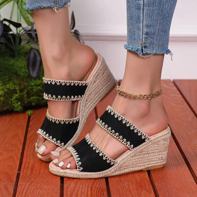 Hemp rope retro fashion plus size women's slippers in beige with PU upper and rubber sole, round head design