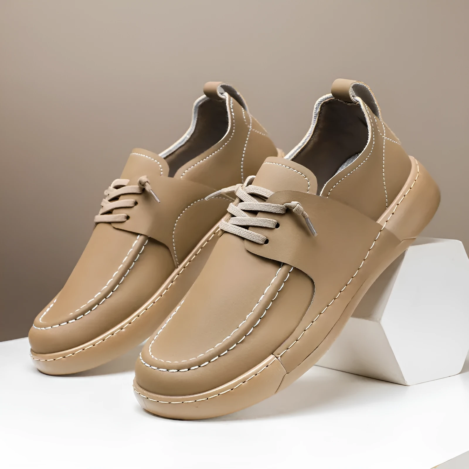 Men's retro British business casual lace-up leather shoes in black with round toe and low heel, stitching detail