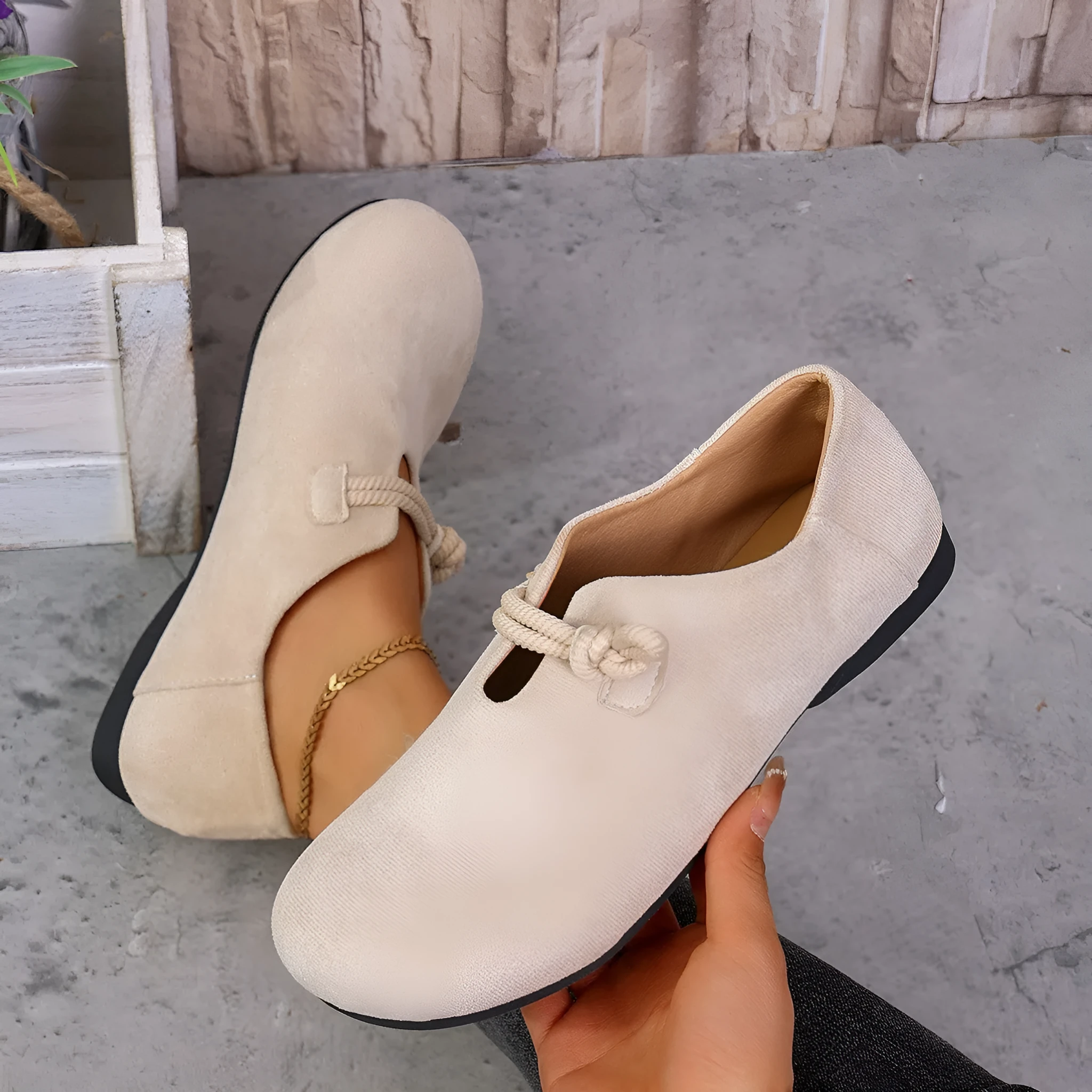 Round head slip-on full-cover solid colour suede flat shoes with flat heel and rubber sole