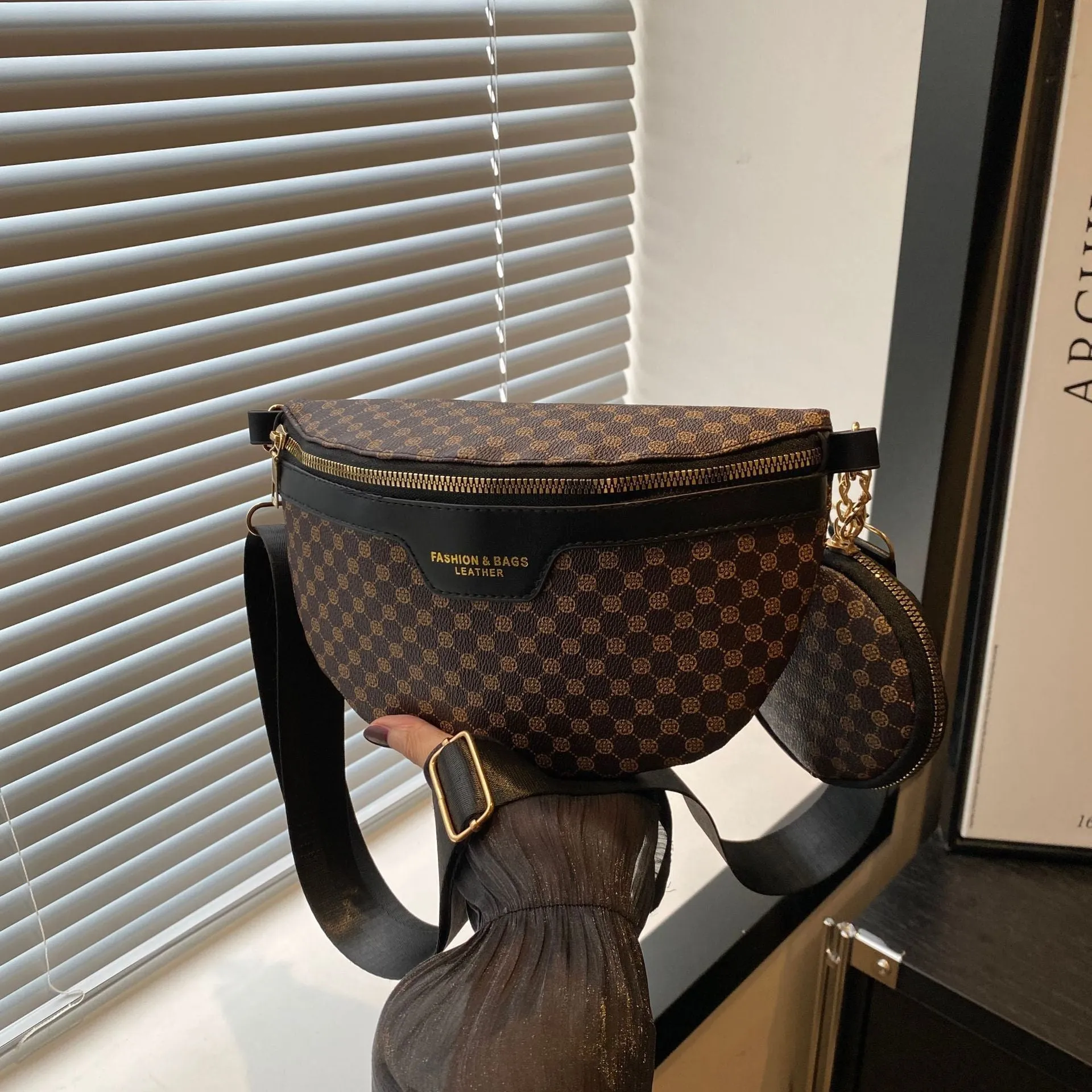 Retro printed portable PU crossbody bag in coffee colour with sewing thread detailing and sandwich pocket