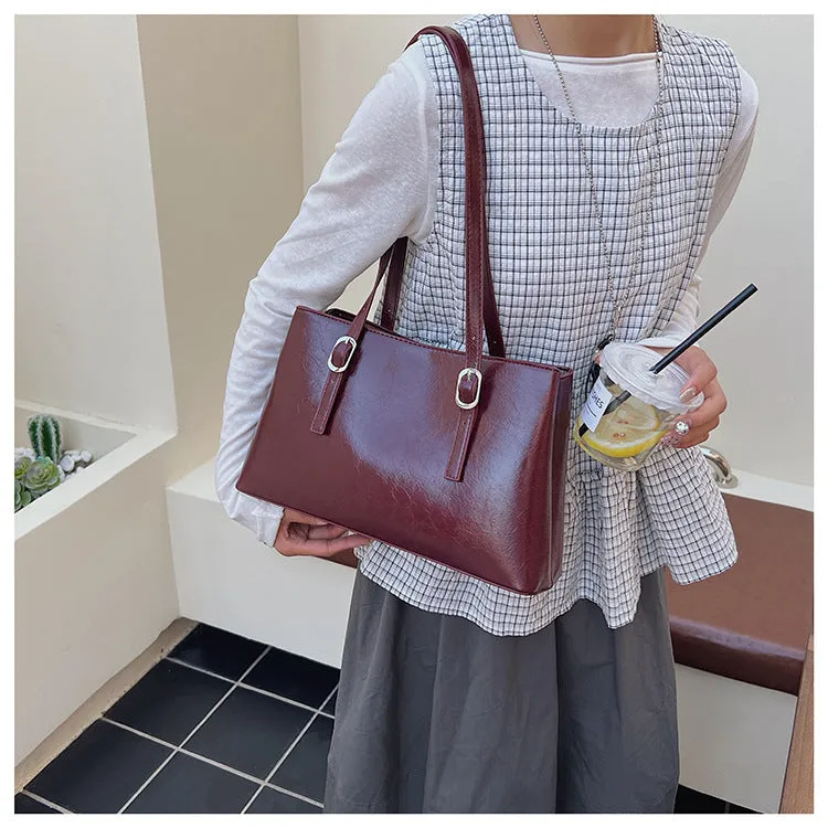 Retro underarm shoulder bag in PU material with horizontal square shape, double jointed strap, and sandwich pocket – large capacity handbag