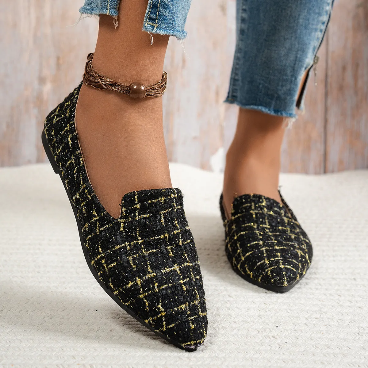 Women's printed shallow mouth pointed flat pumps with low stiletto heel in black mesh upper