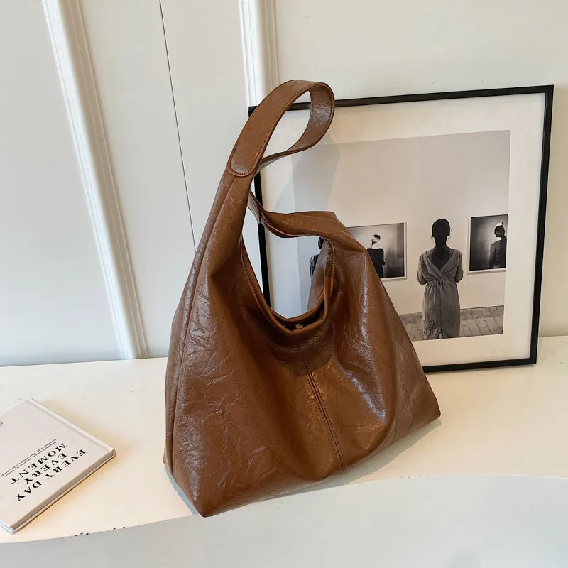 Soft leather shoulder bag with large capacity and sandwich pocket in street trend style