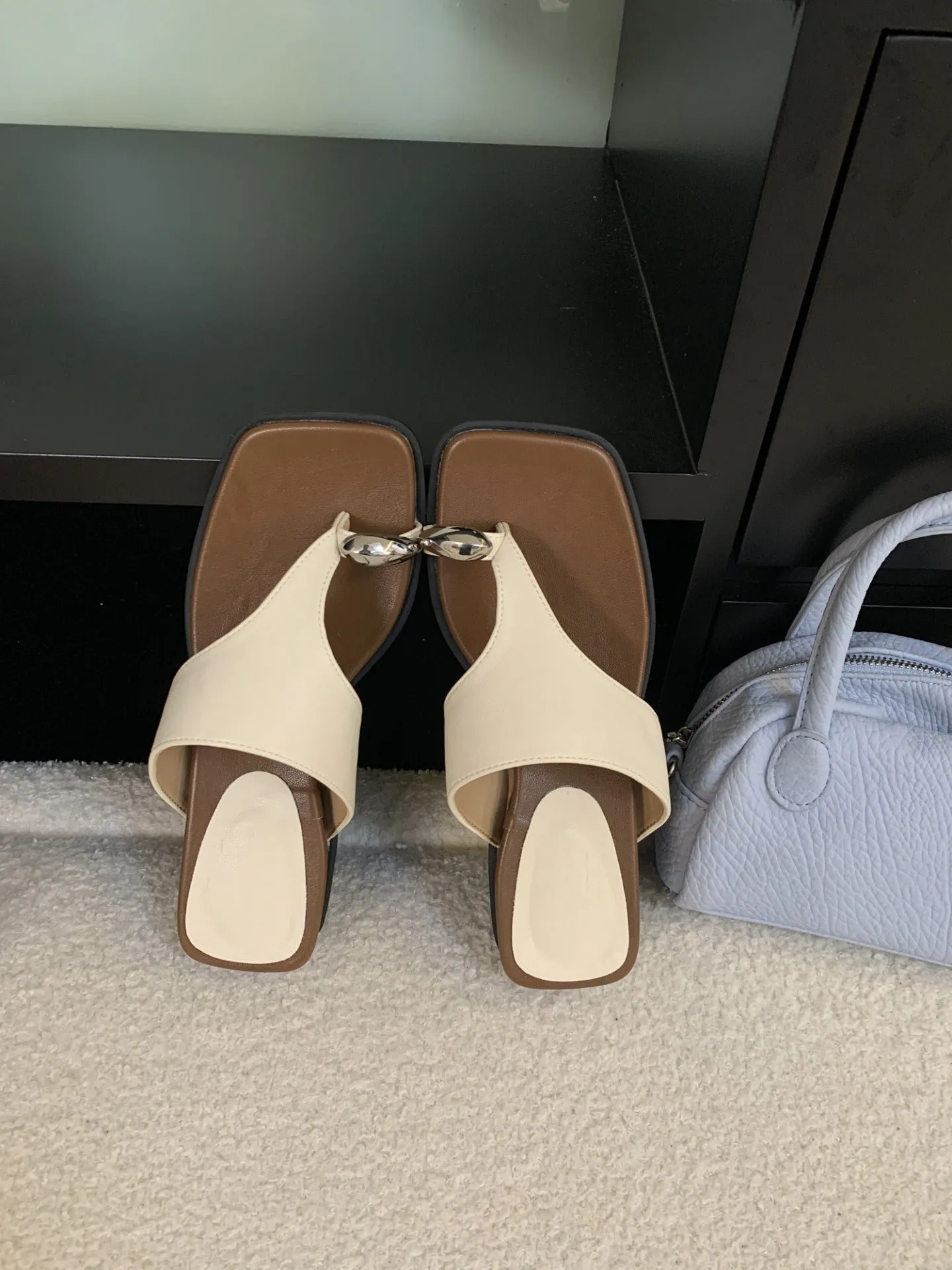 Wedge flip-flops for women, microfiber upper, rubber sole, square toe, available in multiple colours, summer beach slippers