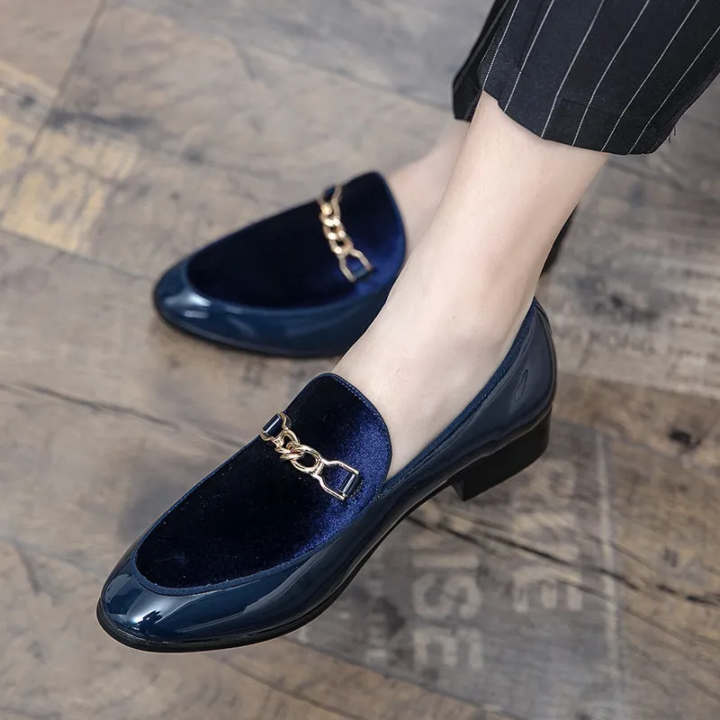 Men's pointed casual leather shoes in solid colour with patent leather finish low wedge heel