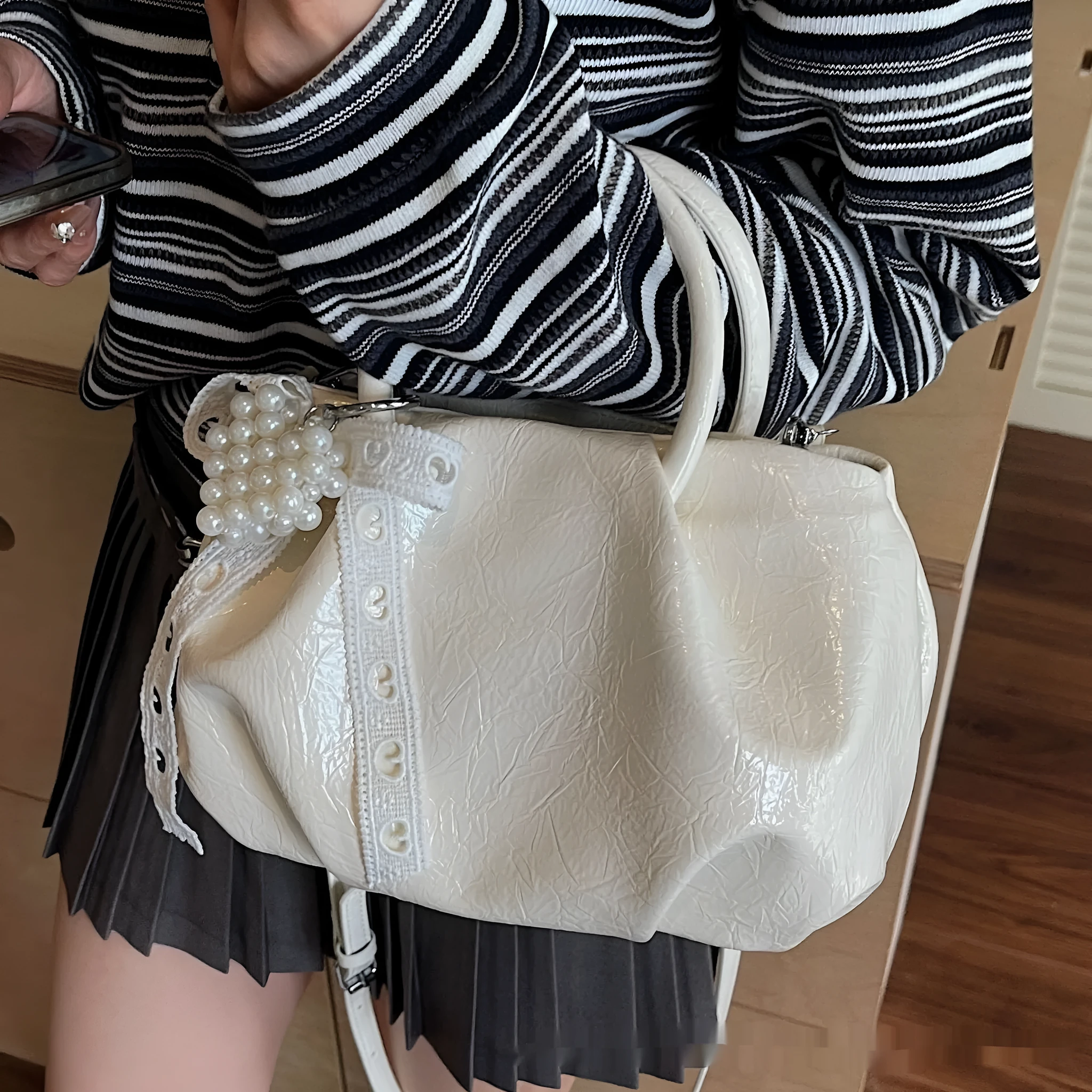Portable solid colour cloud fashion shoulder small bag in urban simplicity bucket shape with slit pocket, PU material, beige colour