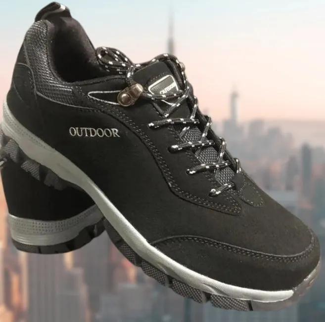 Men's low-cut outdoor hiking shoes in army green with cloth interior and viscose sole