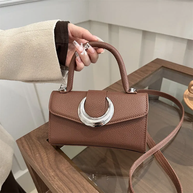 Retro women's hard clamshell crossbody bag in PU, horizontal square shape 19x11.5x6.5cm with sewing thread detail