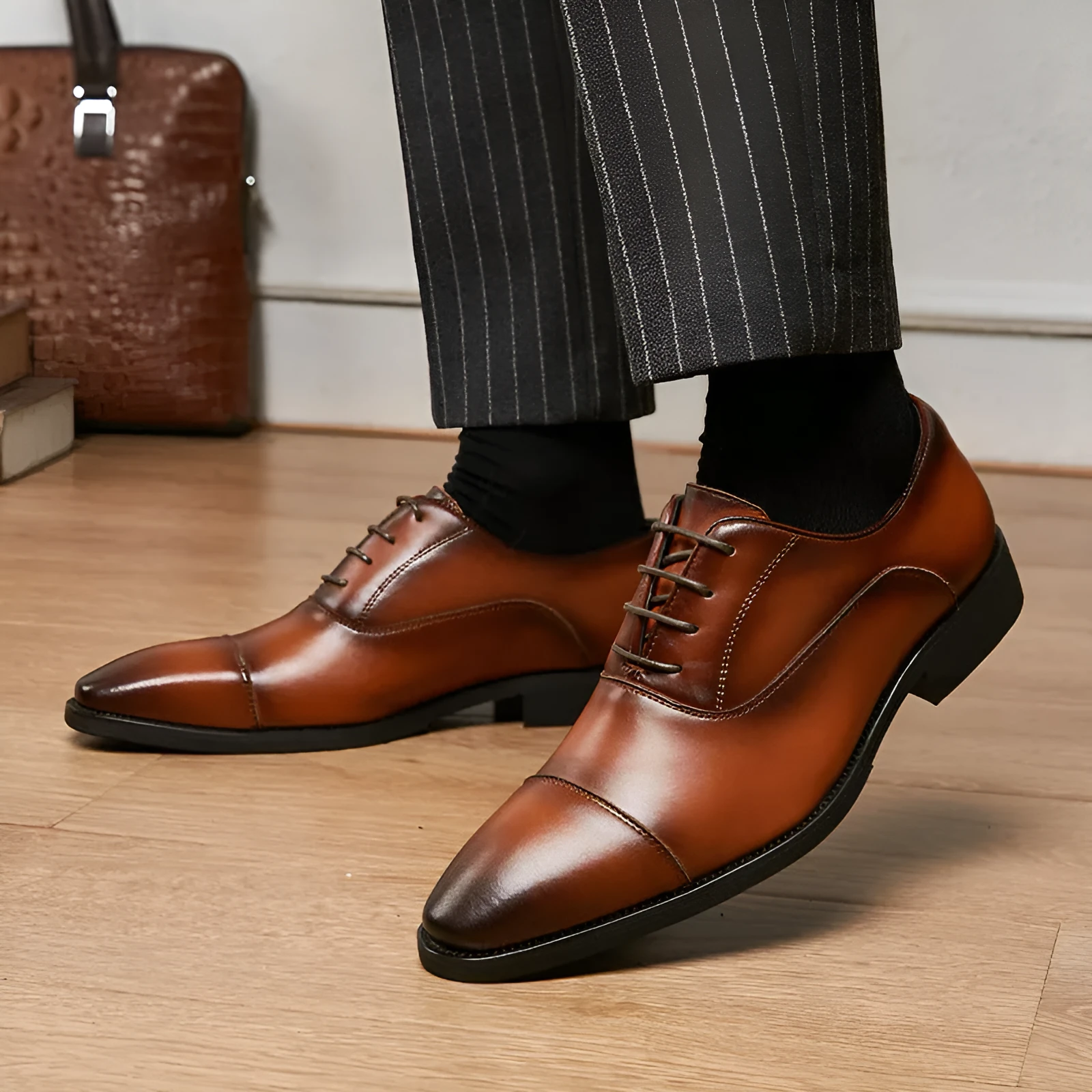 Men's genuine leather Oxford business formal shoes with height increasing insole, black colour, low top