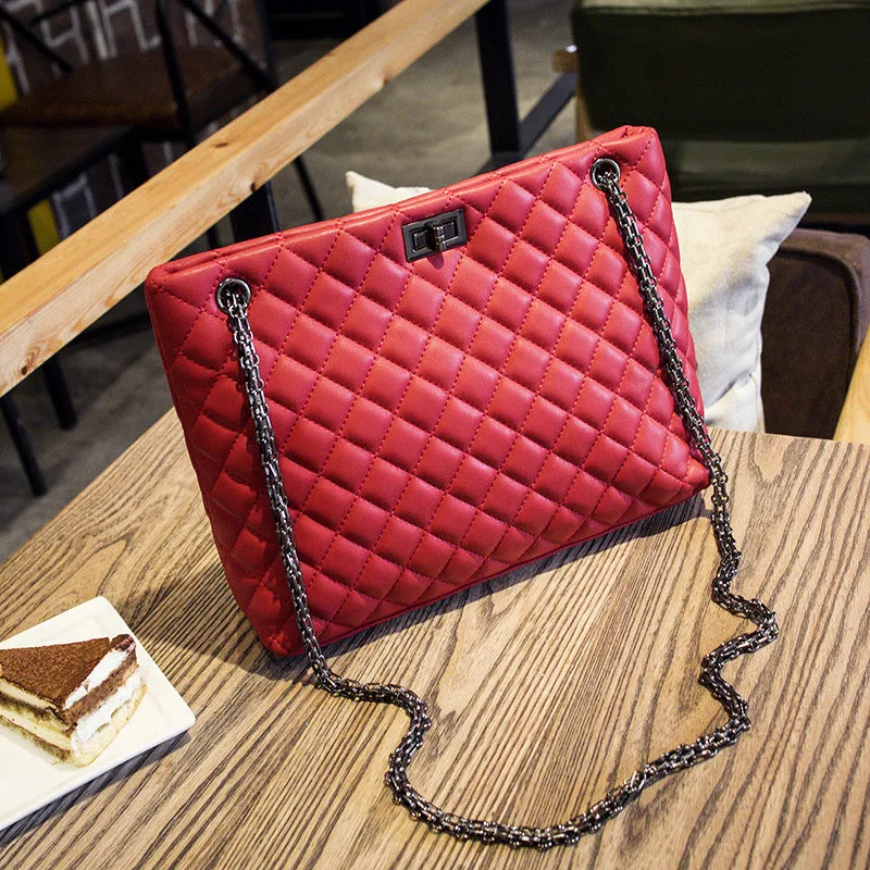 Women's shoulder bag with rhombic chain, cotton lining, black or gules colour, 20cm height