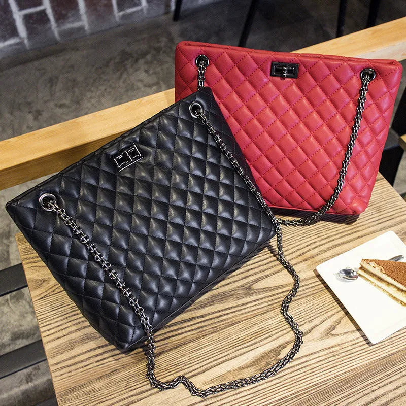 Women's shoulder bag with rhombic chain, cotton lining, black or gules colour, 20cm height
