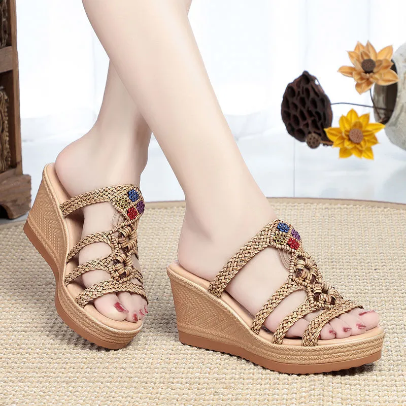 Women's platform sandals in beige with ankle-strap buckle and fish mouth toe