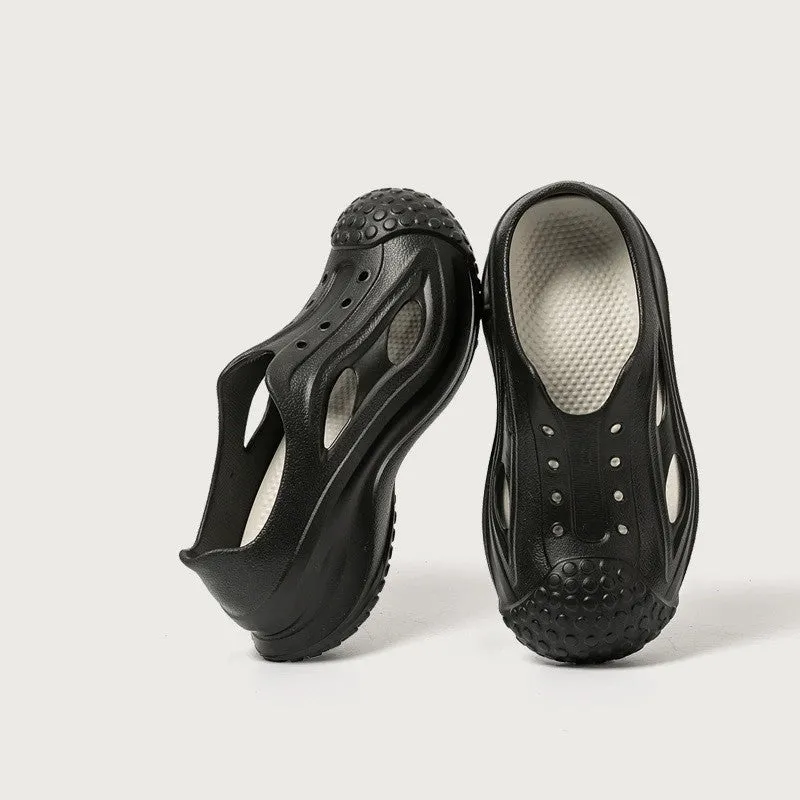 Fashion thick-soled EVA clogs slippers in black for women and men, non-slip indoor outdoor beach shoes with wrapped toe