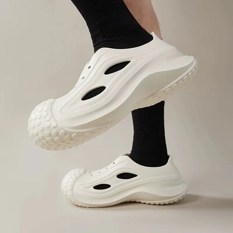 Fashion thick-soled EVA clogs slippers in black for women and men, non-slip indoor outdoor beach shoes with wrapped toe