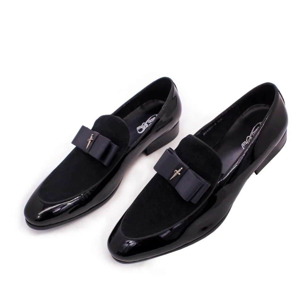 Men's low-top patent leather shoes in black with a tassel detail and rubber sole.