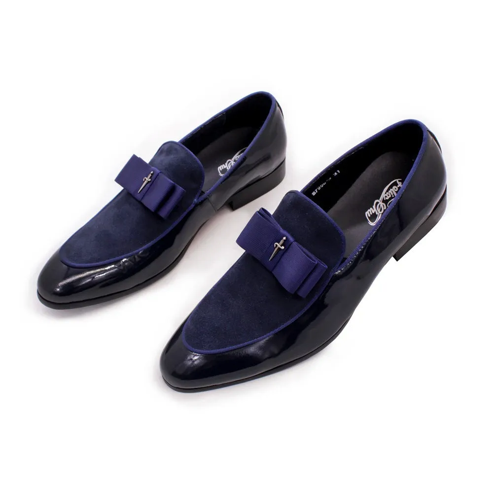 Men's low-top patent leather shoes in black with a tassel detail and rubber sole.