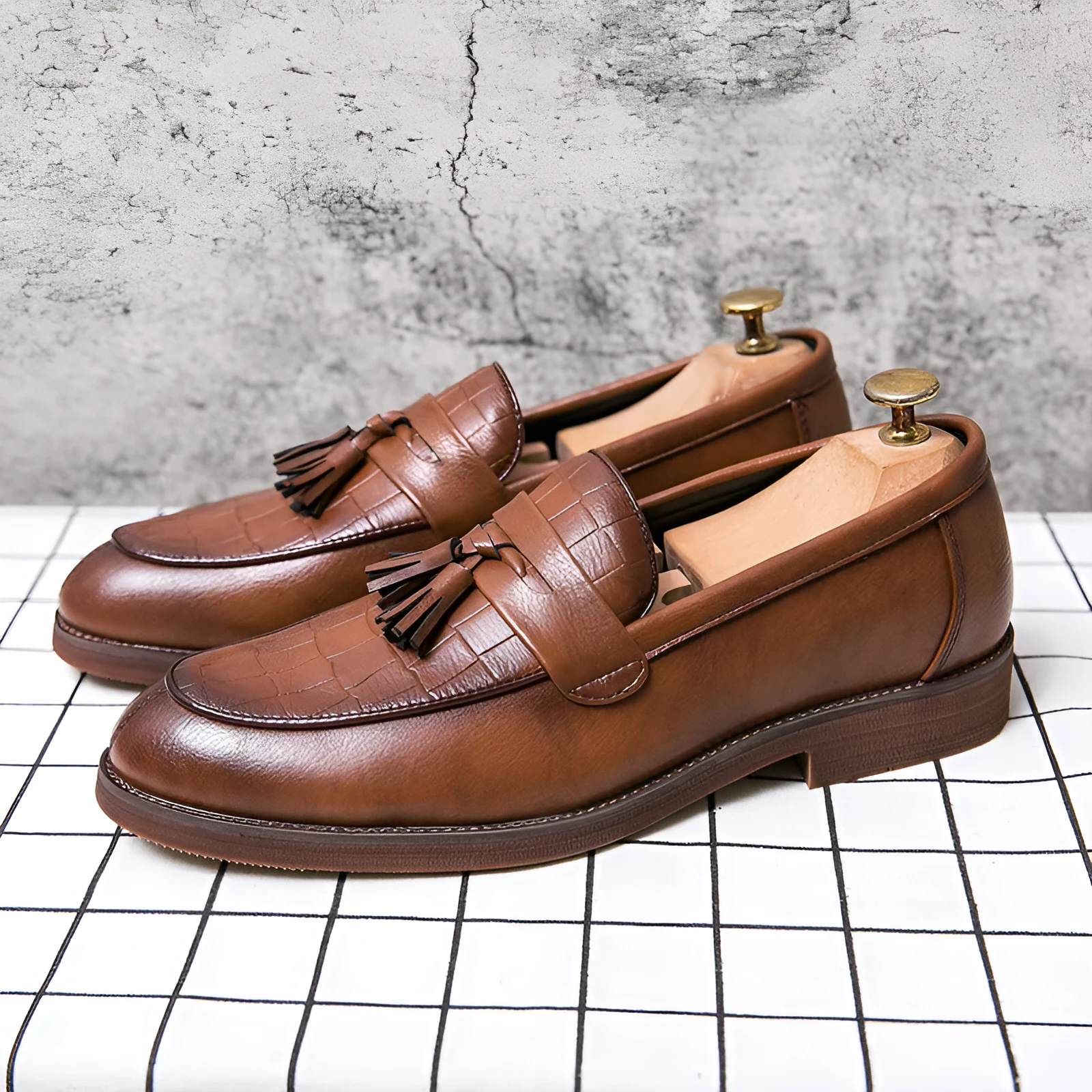Men's spring leisure artificial PU leather shoes with sewing thread detail, low-top round toe, in black G576 and brown G576