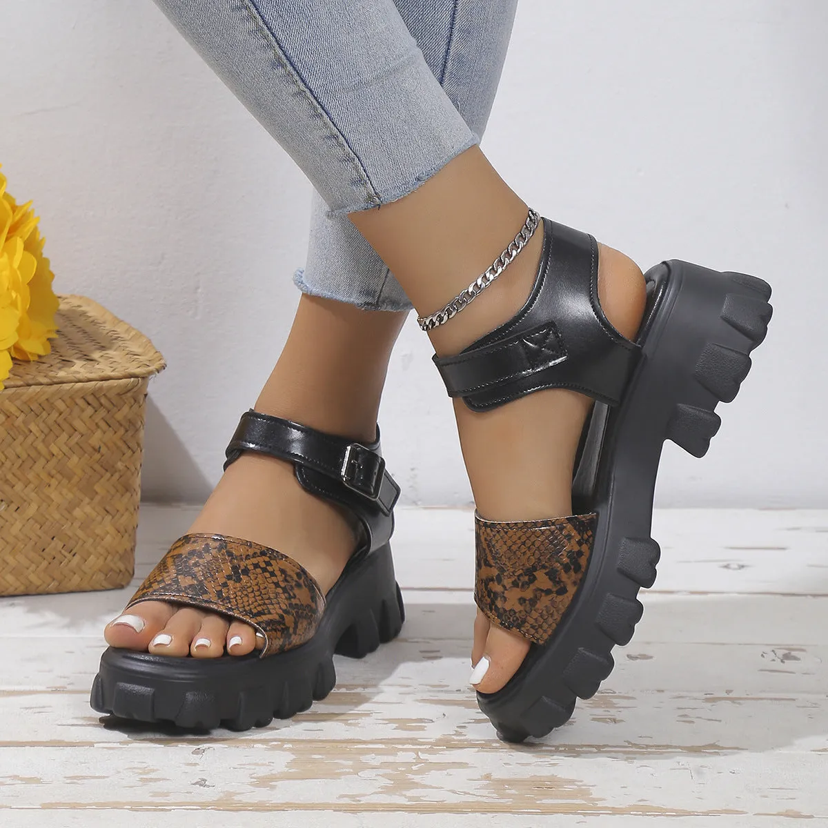 Women's platform sandals with buckle, renewable leather upper, fish mouth toe, rubber sole, available in multiple colours