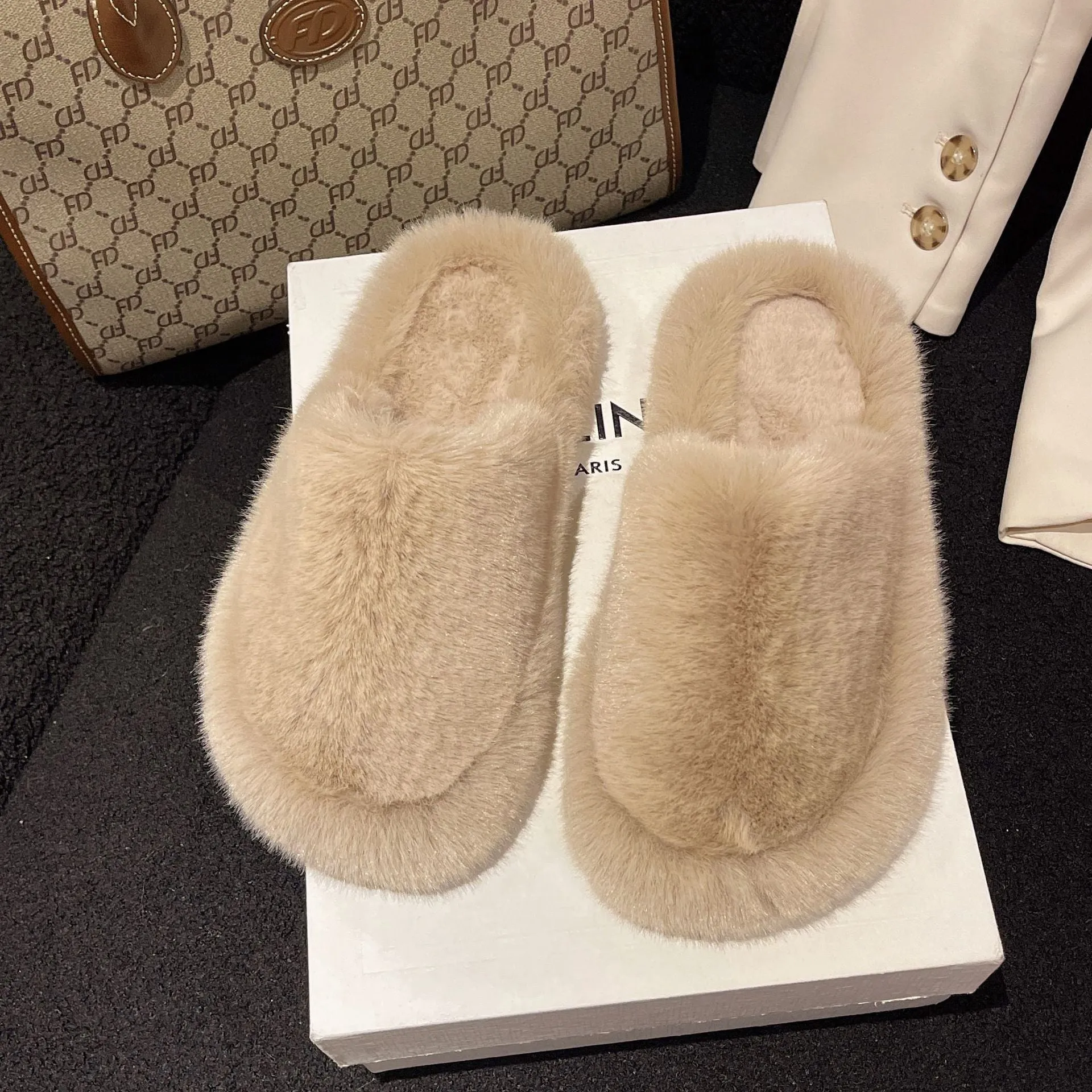 Women's open toe winter slippers with plush upper and 3cm rubber sole in beige