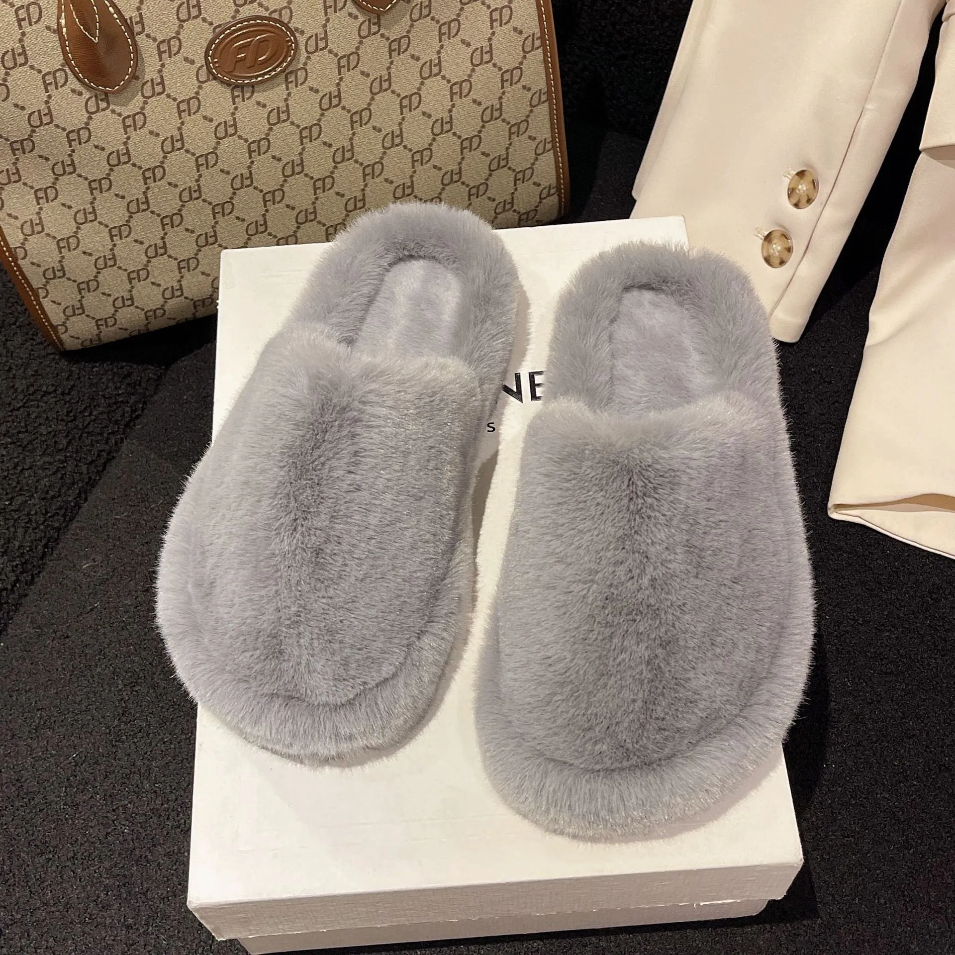 Women's open toe winter slippers with plush upper and 3cm rubber sole in beige