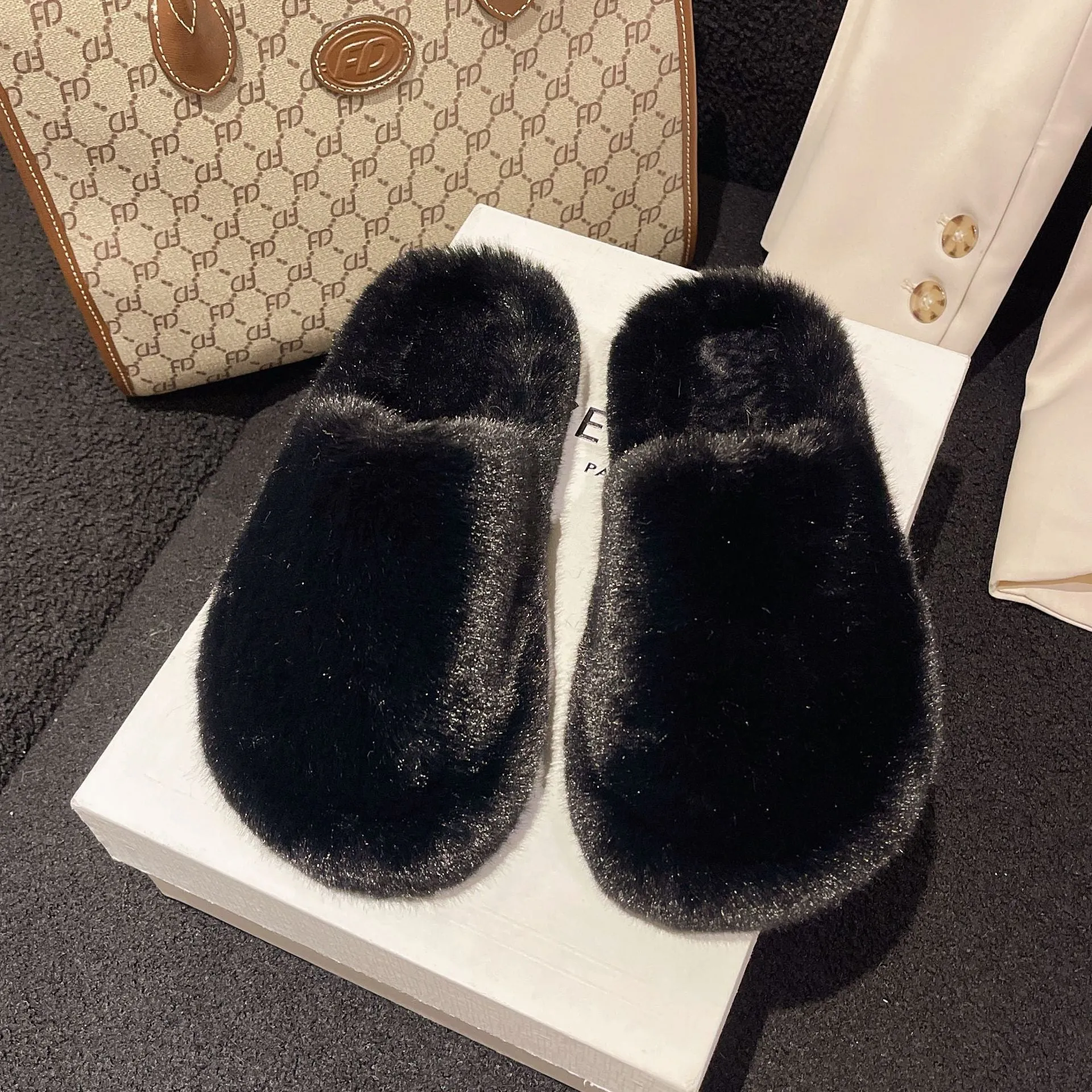 Women's open toe winter slippers with plush upper and 3cm rubber sole in beige