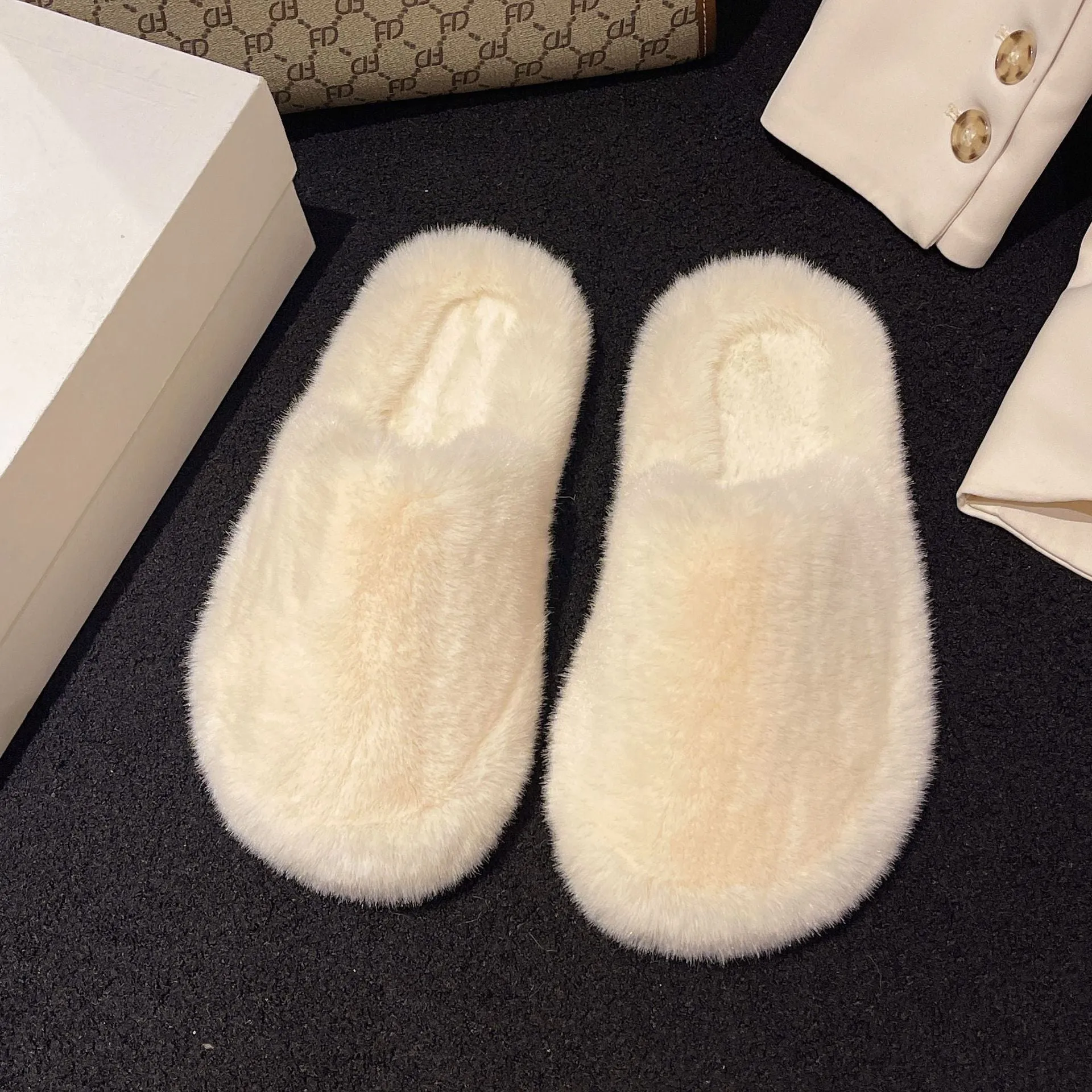 Women's open toe winter slippers with plush upper and 3cm rubber sole in beige