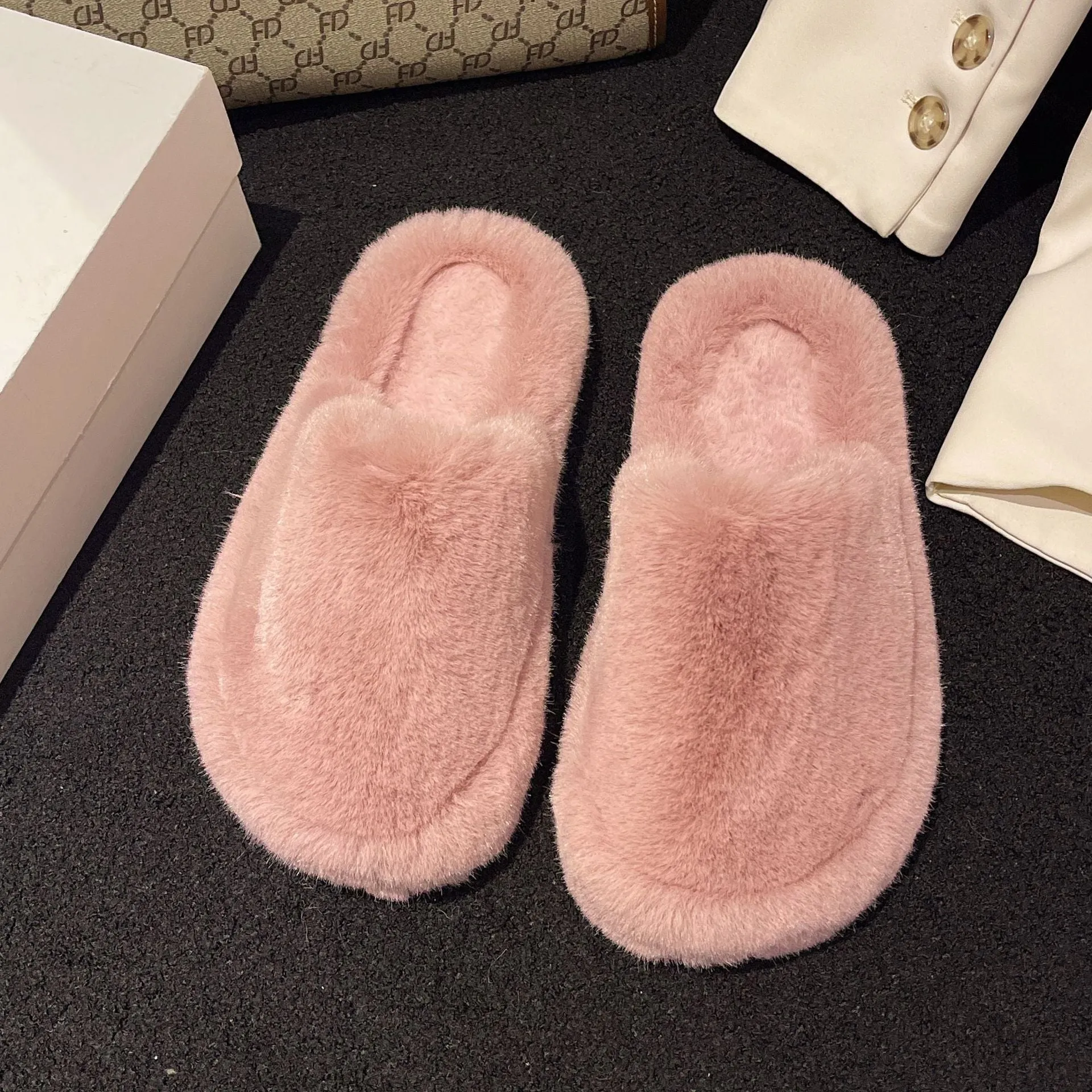 Women's open toe winter slippers with plush upper and 3cm rubber sole in beige