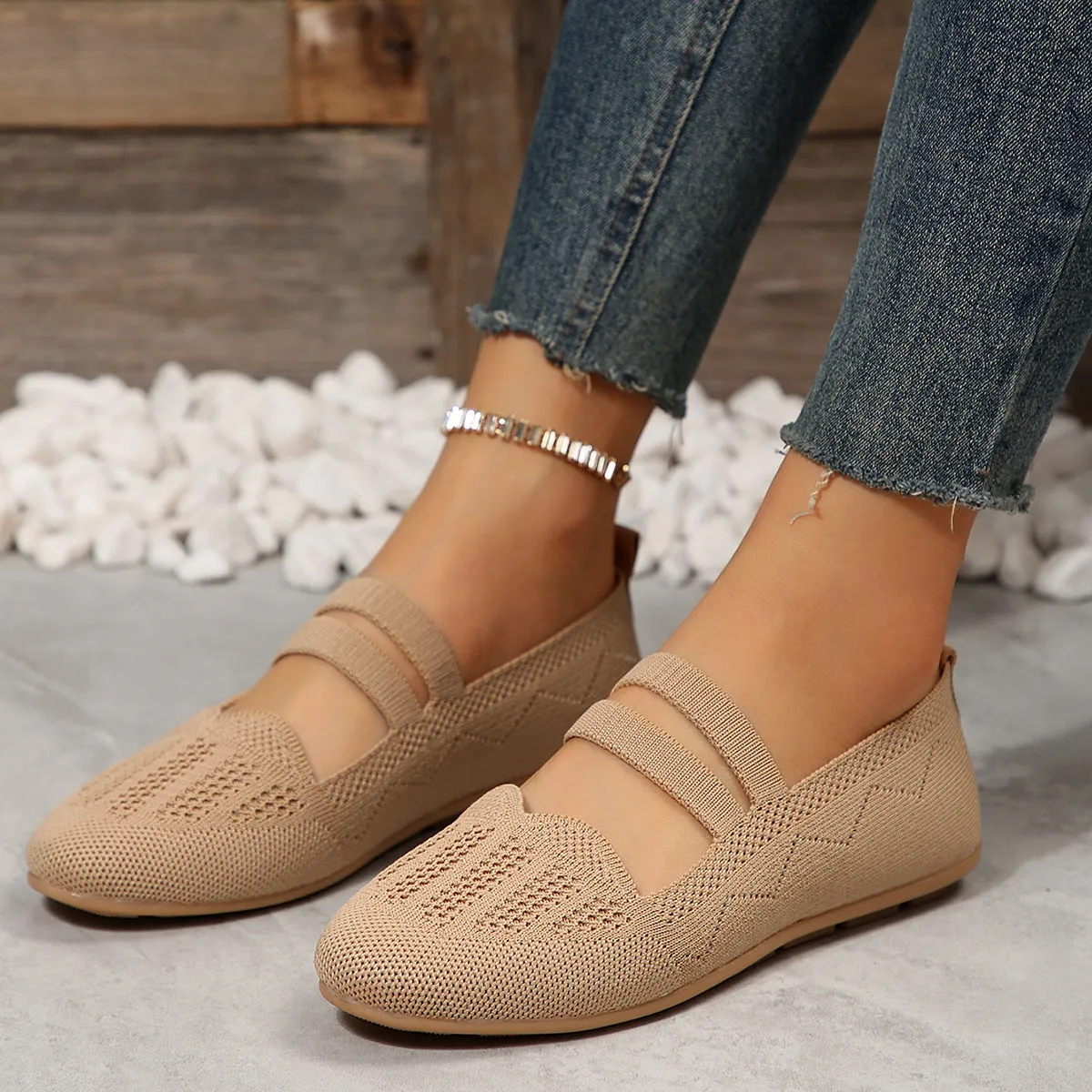 Women's casual mesh slip-on flats in black with round toe, flat heel, and breathable upper